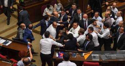 Следствие готовит материалы по поводу драки в парламенте: депутаты дают объяснения