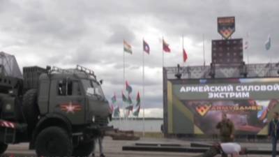 Тюмеский силач сдвинул 20-тонный армейский грузовик и установил рекорд