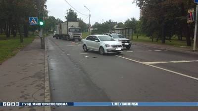 Девушка попала под колеса авто на Долгиновском тракте