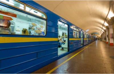 В метро Киева масштабный сбой, не все смогли воспользоваться поездами
