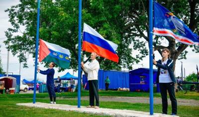 В школах с сентября введут церемонию поднятия государственного флага