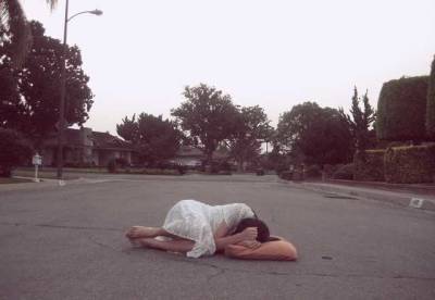 В Мелитополе девушка уснула посреди дороги