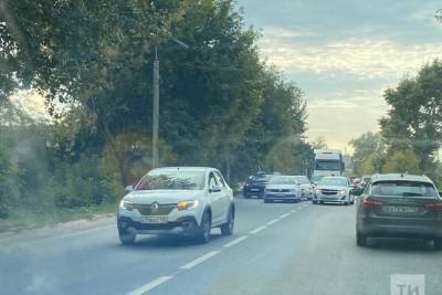 На въезде в Казань по Боевой возникла пробка из-за ДТП