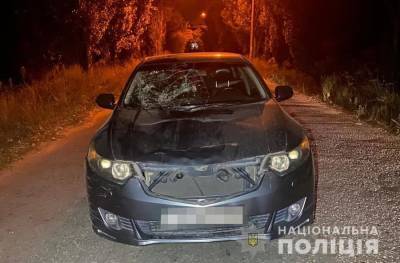 Пьяный водитель сбил семейную пару с маленьким ребенком: фото с места ДТП в Запорожье