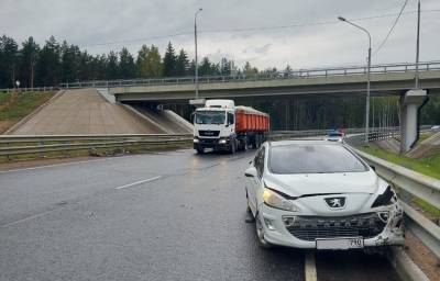 Пассажирка пострадала на развязке трассы М11 в Тверской области
