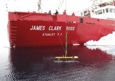 На ледоколе James Clark Ross подняли украинский флаг