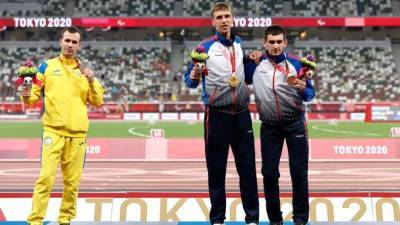 Украинский паралимпиец отказался фотографироваться с россиянами на награждении в Токио