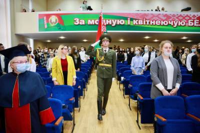 В ГрГУ имени Янки Купалы прошло торжественное посвящение первокурсников в студенты
