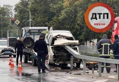 В Житомирской области отбойник проткнул авто, есть жертвы (фото)