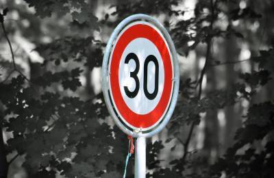 В Париже ограничили скорость автомобилей до 30 км/час