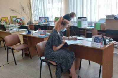 Всем педагогам Петербурга выплатят по 10 тыс. рублей