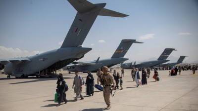 Последний самолет с британскими военными прибыл из Афганистана