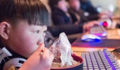 В КНР подросткам запретили играть в компьютерные игры с понедельника по четверг