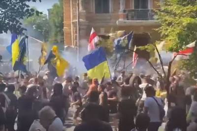 Украинский суд арестовал митинговавших у офиса Зеленского нацистов