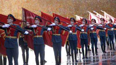 Музею «Сталинградская битва» передали 11 боевых знамён времён Великой Отечественной войны