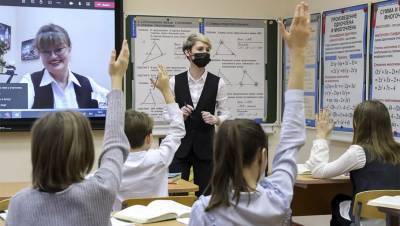 Предвыборные выплаты учителям, самое жаркое лето, арест на 7 млрд: Петербург 30 августа