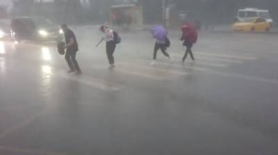 Грозовые дожди и порывистый ветер: синоптики прогнозируют ухудшение погоды в Украине 31 августа