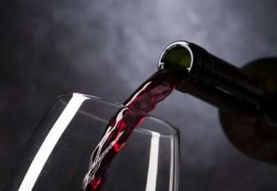 Медики выяснили, какое количество вина полезно пить для здоровья