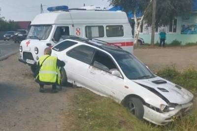 Пьяная женщина-водитель сбила на обочине мать с ребенком в Красноярском крае