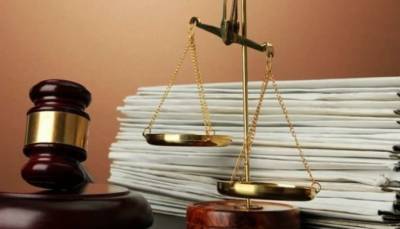 Двух крымских судей отдадут под суд