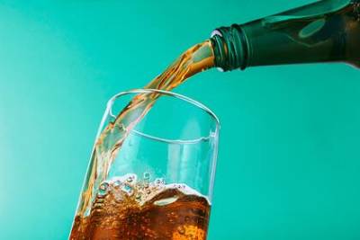 Диетолог предупредила об усиливающих воспалительные процессы напитках