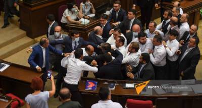По следам потасовки в парламенте: оппозиция назвала следователям конкретные имена – СМИ