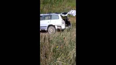Сахалинцы нашли брошенный разбитый автомобиль с открытым багажником