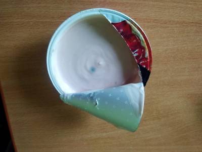 Жительнице Уфы продали йогурт с жутким сюрпризом