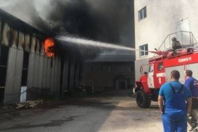 В Касимове потушили крупный пожар на складе площадью 400 кв.м.