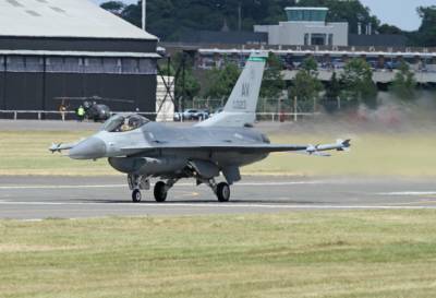 В Сети появилась видеозапись нештатной ситуации при полете истребителя F-16 ВВС Тайваня