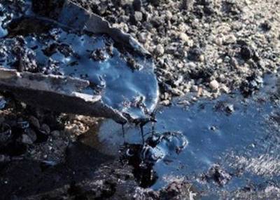 Разлив нефтепродуктов произошел в сахалинском порту при утилизации старых судов