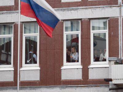 В российских школах начнут поднимать государственный флаг с нового учебного года