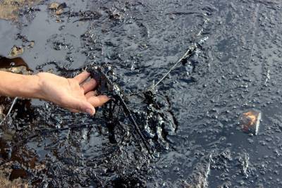 На Сахалине в порту Невельска произошел разлив нефтепродуктов