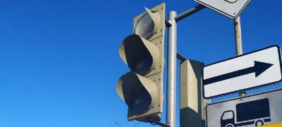 Светофоры отключили на двух перекрестках Петрозаводска из-за аварии на сетях