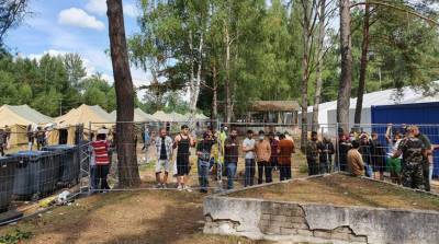 Мигранты пожаловались на невыносимые условия в лагерях для беженцев в Литве