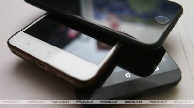 Бизнесмены из Гродненской области продавали аксессуары к мобильникам по серым схемам
