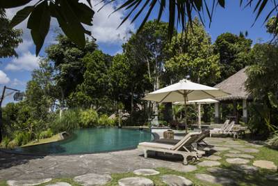 Популярный курорт Бали снова отложил открытие границ для туристов