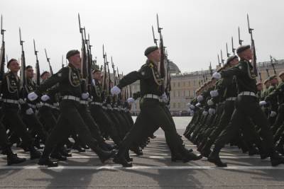 Военные и силовики Петербурга получат по 15 тысяч рублей