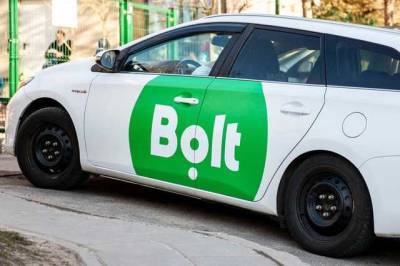 В Киеве таксист Bolt гонял по встречке через двойную сплошную