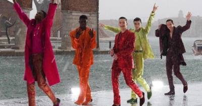 Гостей и моделей показа Dolce&Gabbana в Венеции накрыл град (фото, видео)