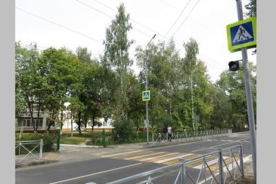 К пяти школам Брянска отремонтировали дороги