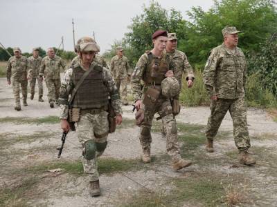 В августе на Донбассе погибли девять украинских военных, 28 получили ранения – Денисова
