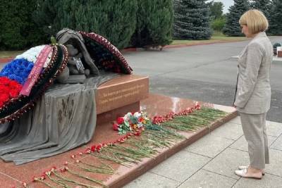 Глава Серпухова почтила память жертв террористов в Беслане