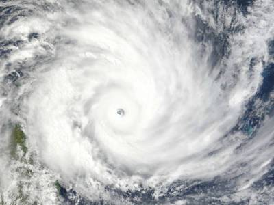 Ураган изнутри: в Сети появились уникальные кадры из эпицентра разрушительной стихии, ударившей по США