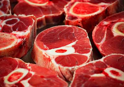 Житель Чехии 35 раз крал мясо из магазина: видео