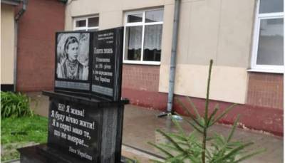 Памятник Лесе Украинке внезапно исчез во Львове, фото: снесли ночью