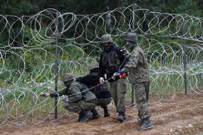 В Польше предложили ввести режим ЧС на границе с Белоруссией из-за мигрантов