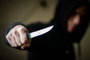 В Ровно братья-близнецы напали на женщину с ножом