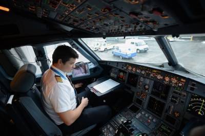 «Аэрофлот» повысит зарплату бортпроводникам и пилотам
