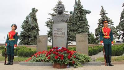 «Будем продолжать его дело» – Донбасс почтил память Александра...